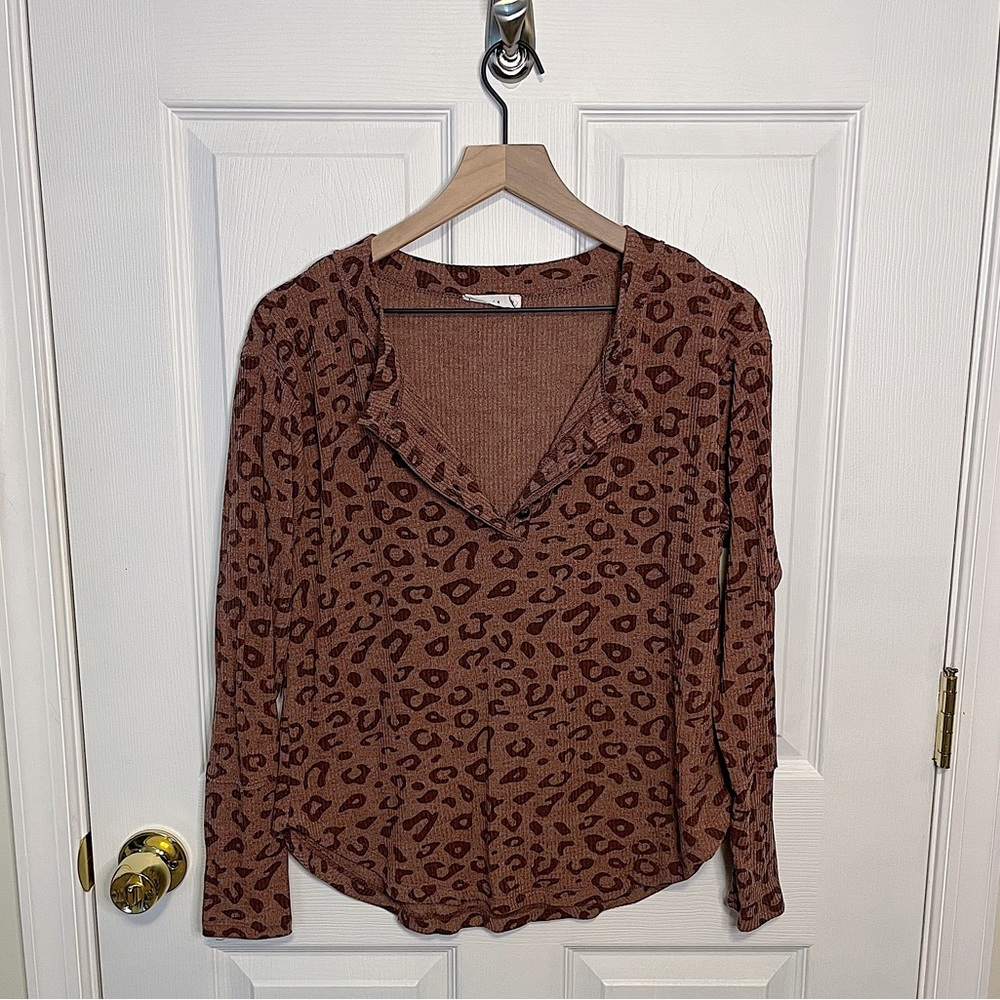 ✧･ﾟleopard graphic thermal tee